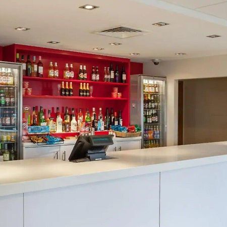 Travelodge Bracknell Central Екстериор снимка