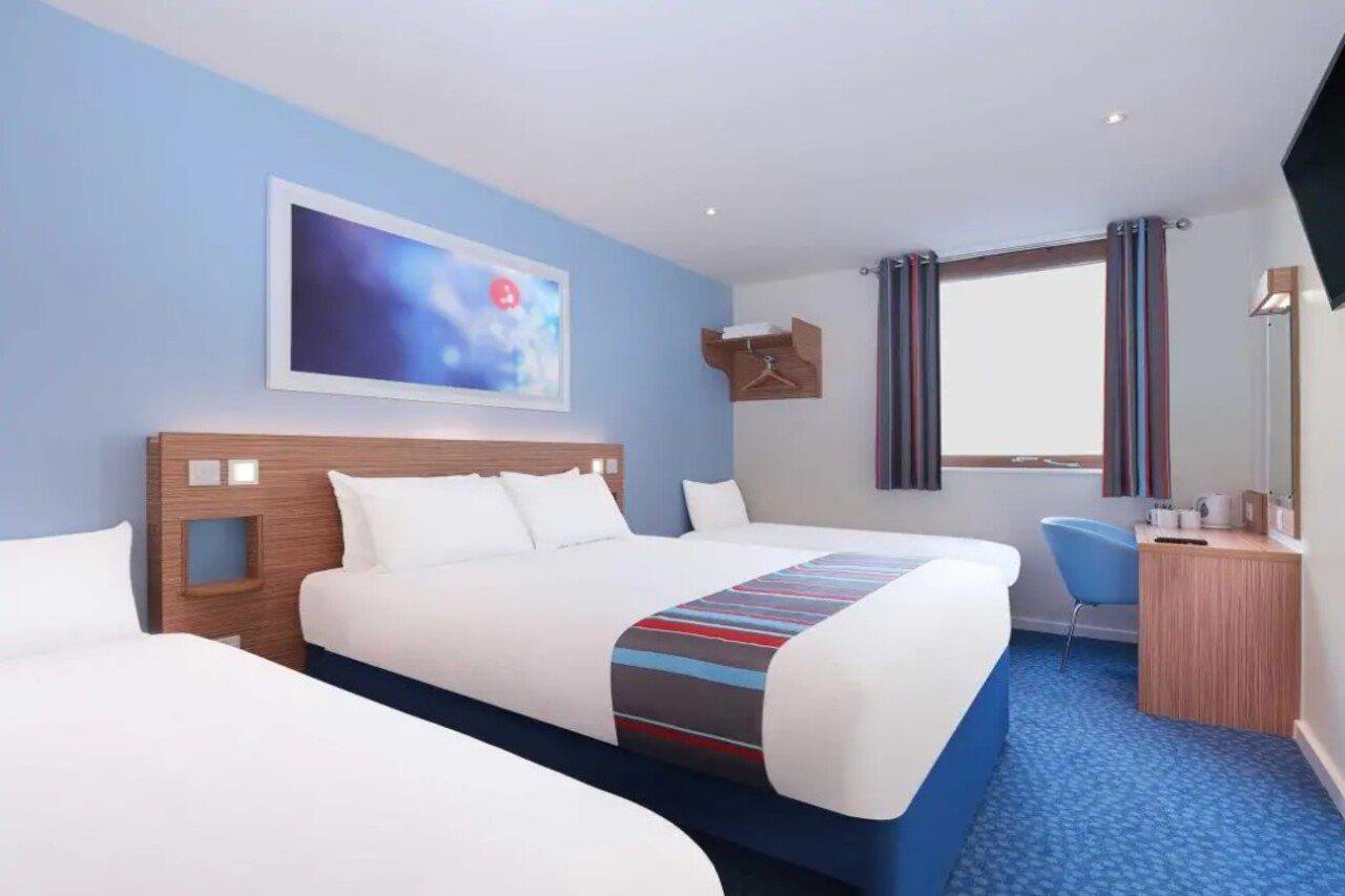 Travelodge Bracknell Central Екстериор снимка