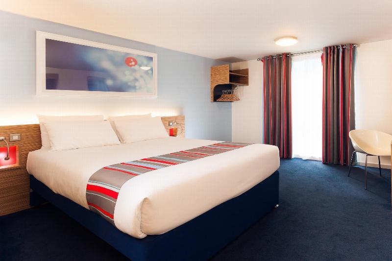 Travelodge Bracknell Central Екстериор снимка