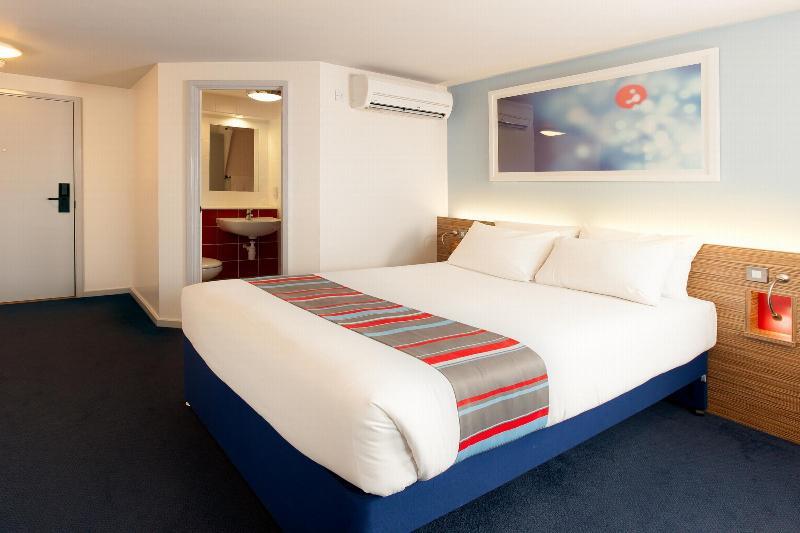 Travelodge Bracknell Central Екстериор снимка