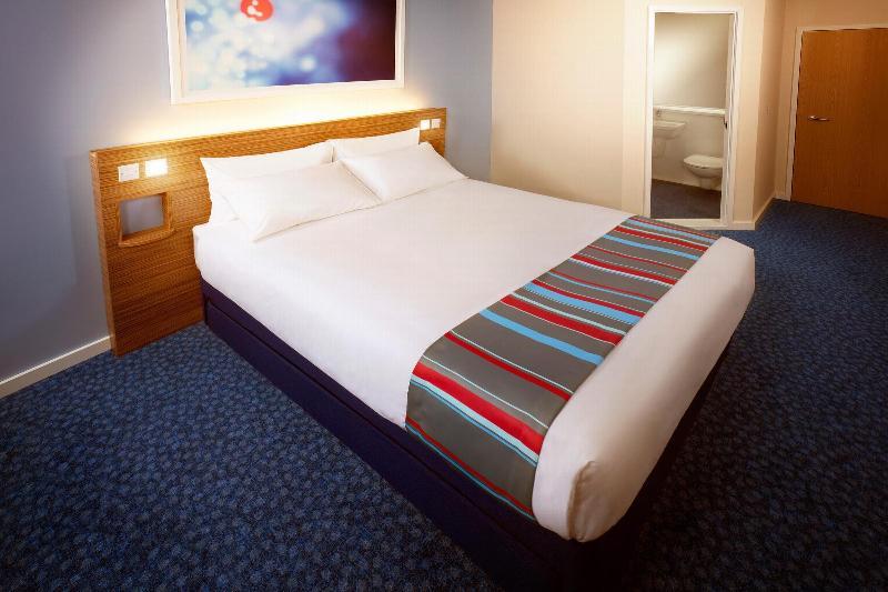 Travelodge Bracknell Central Екстериор снимка
