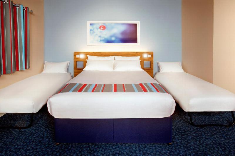 Travelodge Bracknell Central Екстериор снимка