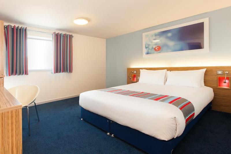 Travelodge Bracknell Central Екстериор снимка