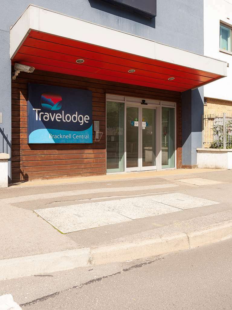 Travelodge Bracknell Central Екстериор снимка
